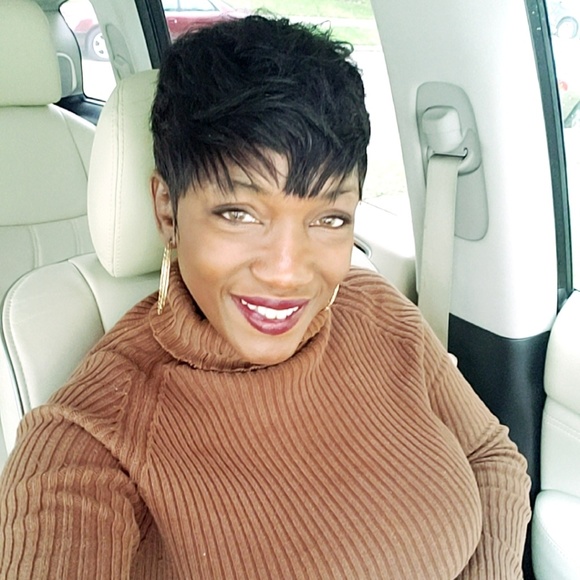 Meet the Posher, Kat - Picture 2 of 4